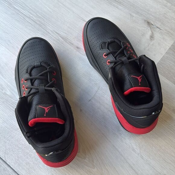 Nike Air JORDAN Jordan Max Aura 5 Shoes black/red size 7 NWT in Box - Picture 8 of 10